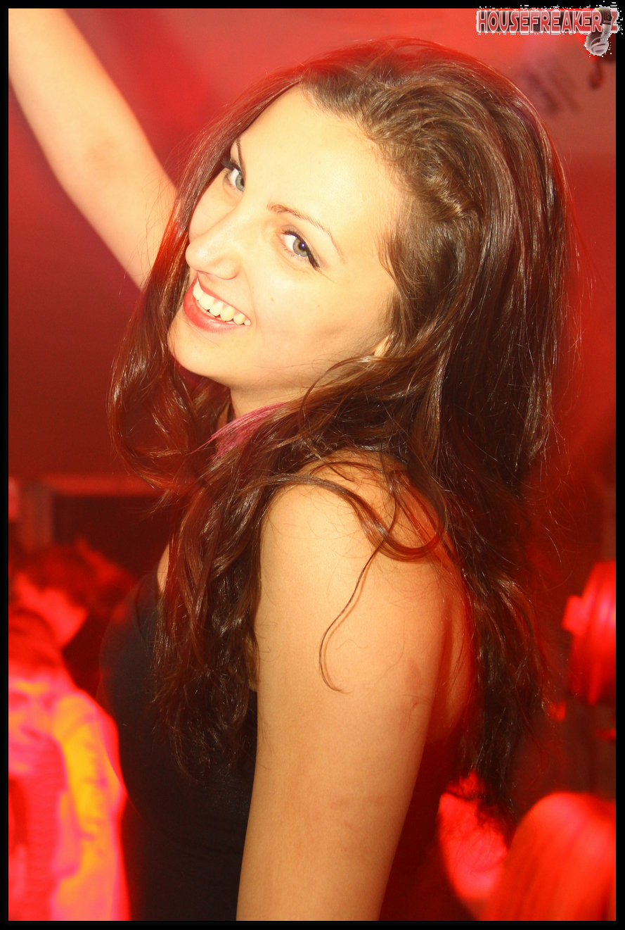 889x1321 pixels (1.378K)